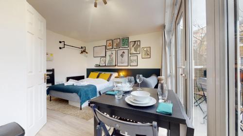 Stylish Studios near Regents Park! - Tap to explore photos