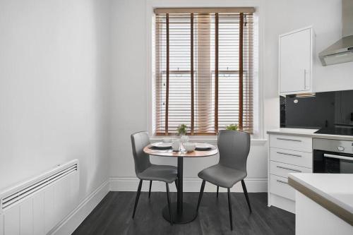 Charming Studio Next to Leicester Sq - Tap to explore photos