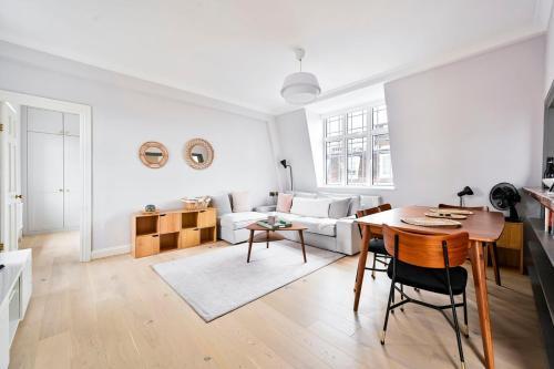 GuestReady - Charming retreat in Marylebone - Tap to explore photos