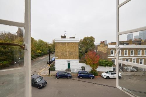 The Hanbury Townhouse - Tap to explore photos
