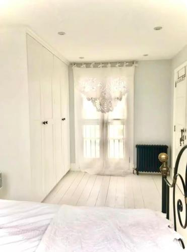 Shepherds Bush W12 Magical Townhouse nr Westfield