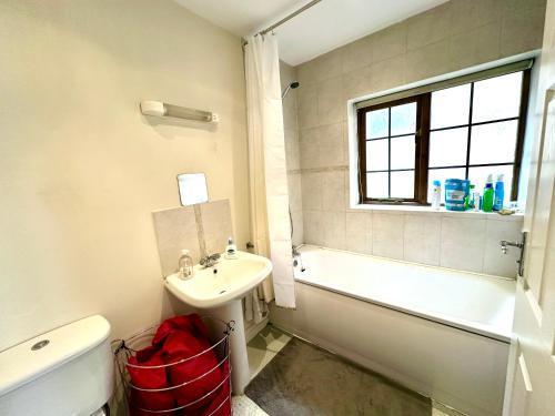 Romford Retreat Homestay - Tap to explore photos
