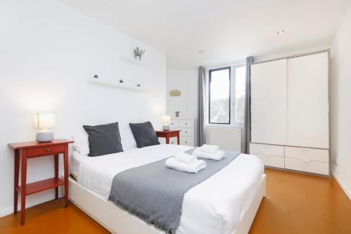 Beautiful 2 Bed 2 bath - Notting Hill - Tap to explore photos