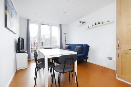 Beautiful 2 Bed 2 bath - Notting Hill - Tap to explore photos