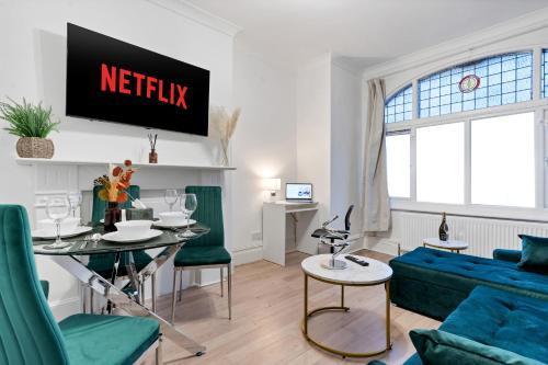 Stylish Pad in London - Tap to explore photos