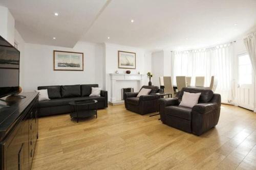 Lovely Kensington flat - Tap to explore photos