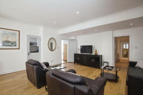 Lovely Kensington flat - Tap to explore photos