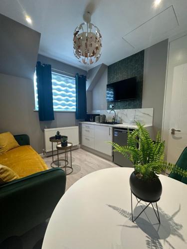 Deluxe Apartment - Tap to explore photos