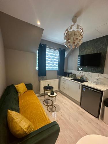 Deluxe Apartment - Tap to explore photos