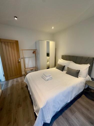 New Cavendish Street Residences - Tap to explore photos