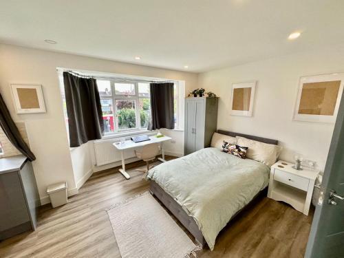 Delightful Studio in Wimbledon - Tap to explore photos