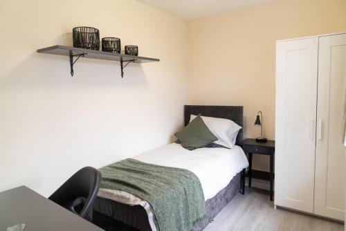 Beautiful 5 single bedroom house - Tap to explore photos