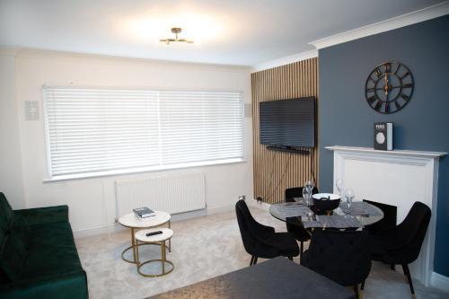 The Staverton Suite, London - Tap to explore photos