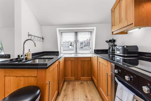 Hyde Park - 1 Bed - Central London C - Tap to explore photos