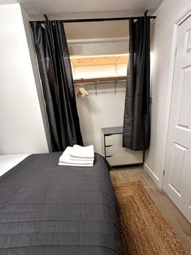 Stylish Flat in Notting Hill - Tap to explore photos