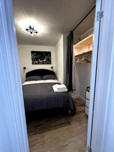 Stylish Flat in Notting Hill - Tap to explore photos
