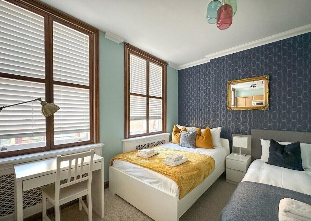 Fulham Rooms - Tap to explore photos