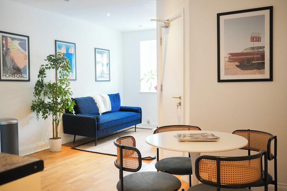 Fun Energetic Oasis in Islington - Sleeps6 Room Type - Apartment