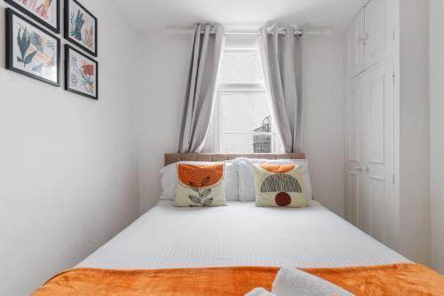 Kensington Two Bedroom House - Tap to explore photos