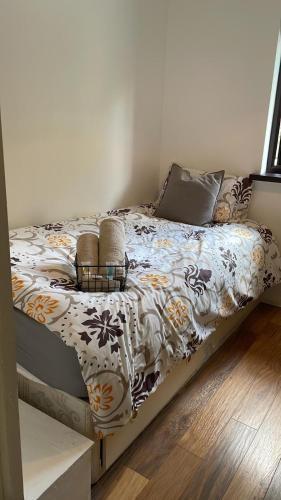 London Single Refurbished Bedroom - Tap to explore photos