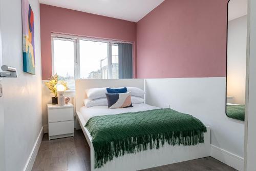 Charming Chalk Farm Properties Room Type - Two-Bedroom Apartment