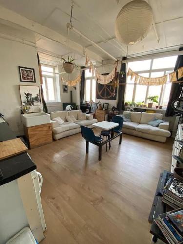 Private Studio Space - Tap to explore photos
