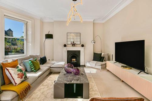 Cadogan Gardens VIP Residence - Tap to explore photos