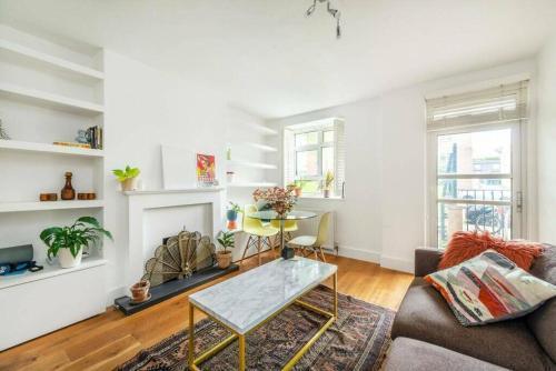 Lovely Notting Hill Apartment - Tap to explore photos