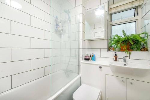Lovely Notting Hill Apartment - Tap to explore photos