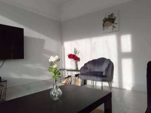 Peaceful Home in Surbiton, Surrey, Greater London- Free parking - Tap to explore photos