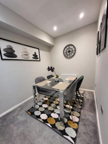 Cosy Four Bedroom Home - Tap to explore photos