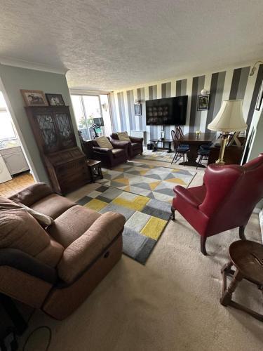 Lovely 1 Double Bed Flat - Tap to explore photos