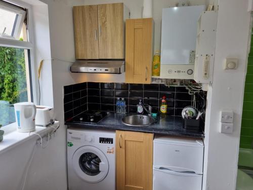 Cosy, quiet, studio flat - Tap to explore photos