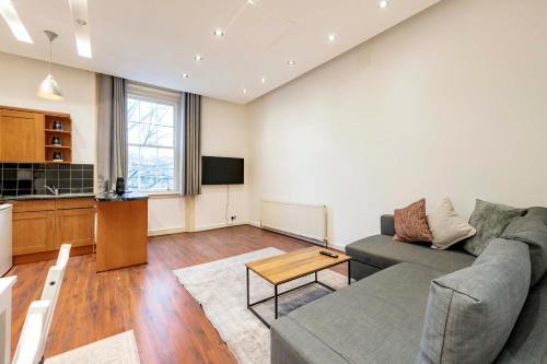 Bright&Spacious flat - Tap to explore photos
