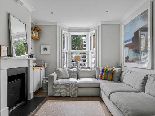 Elegant big House in Wandsworth, Close to Clapham, London - Tap to explore photos