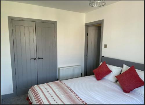 Room in Shared House London - Tap to explore photos