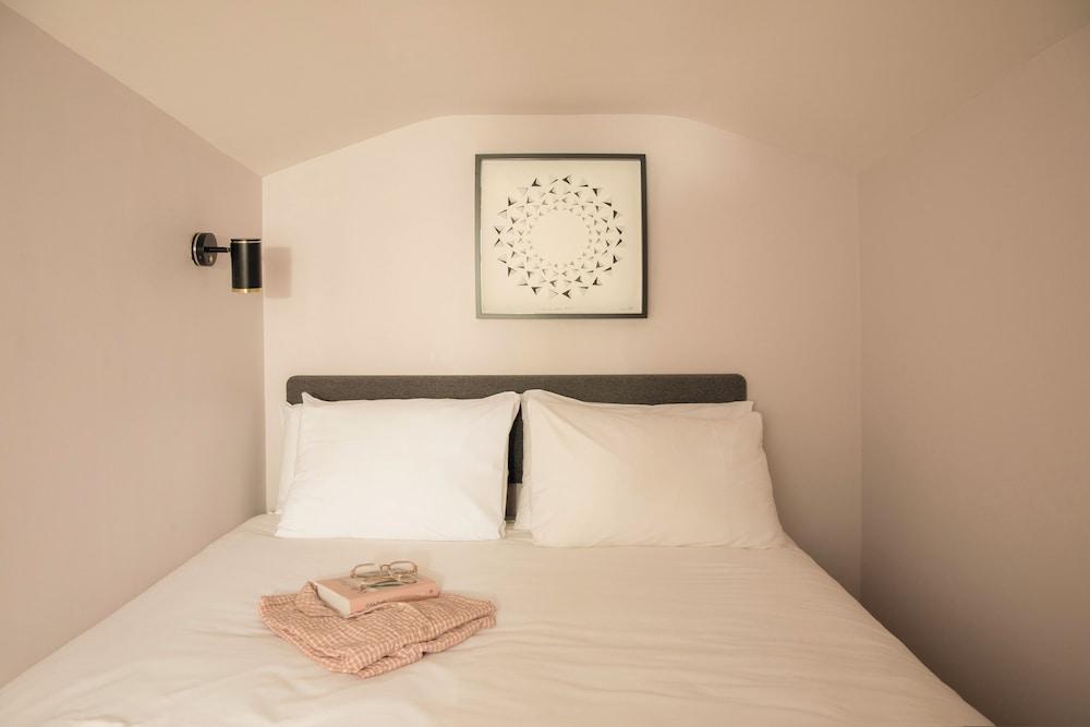 Bob W London Holland Park Room Type - Original Studio - Lower Ground - Kitchenette
