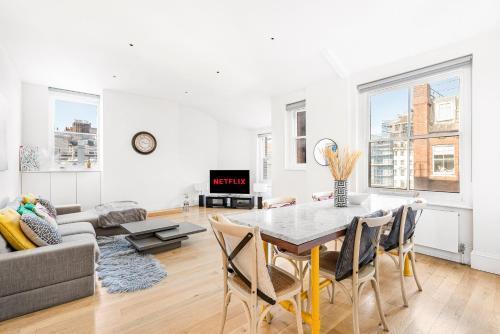 Luxury Marylebone Residence - Located on Chiltern Street - Tap to explore photos
