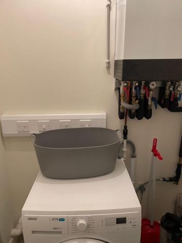 Flat in Hayes - Tap to explore photos