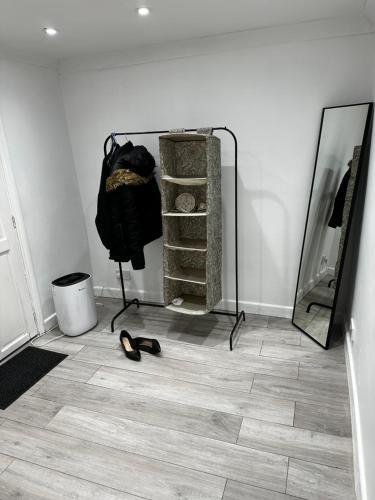 Plumstead one bed studio flat - Tap to explore photos