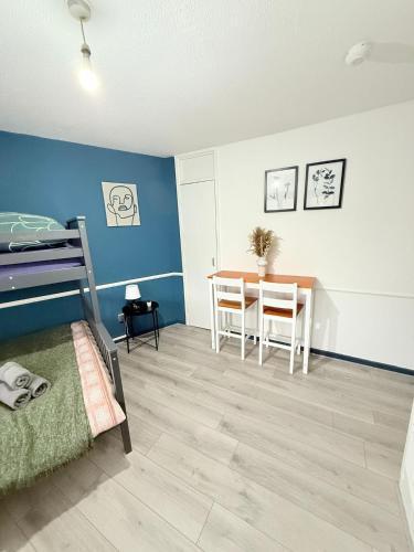 Oak Guest Rooms - Tap to explore photos