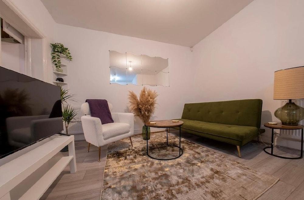 Apartment-sleeps4-parking-balcony - Tap to explore photos