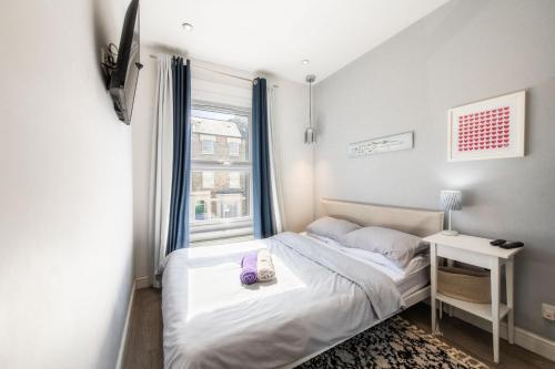 Stylish flat in West Hampstead - Tap to explore photos