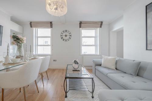 Stunning Oxford Street's Home - Tap to explore photos