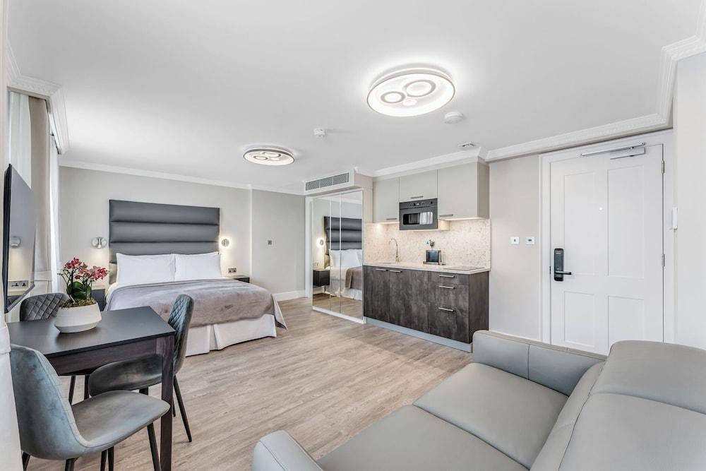 Cleveland Residences Bloomsbury Room Type - Family Studio Suite with Double Sofa Bed