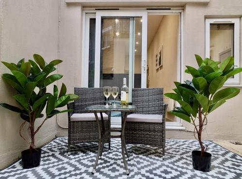 Battersea Serviced Studio Apartments - Tap to explore photos