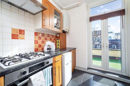 Private Terrace -Apartment Kensington - Tap to explore photos