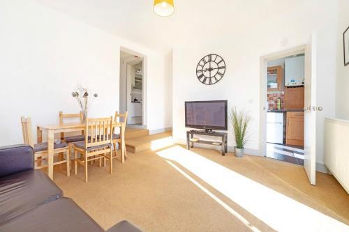 Private Terrace -Apartment Kensington - Tap to explore photos