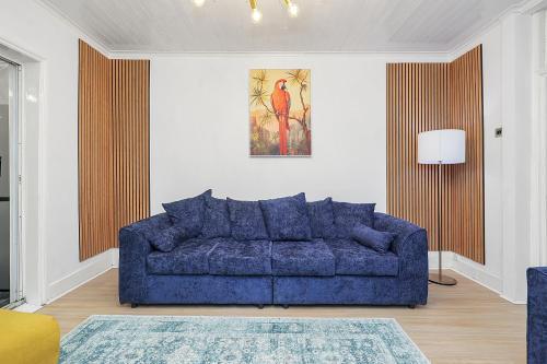 The Panel Guest House by Harlington - Tap to explore photos