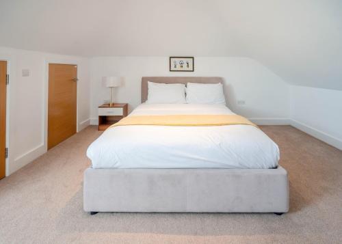 Peaceful Double Room - Tap to explore photos